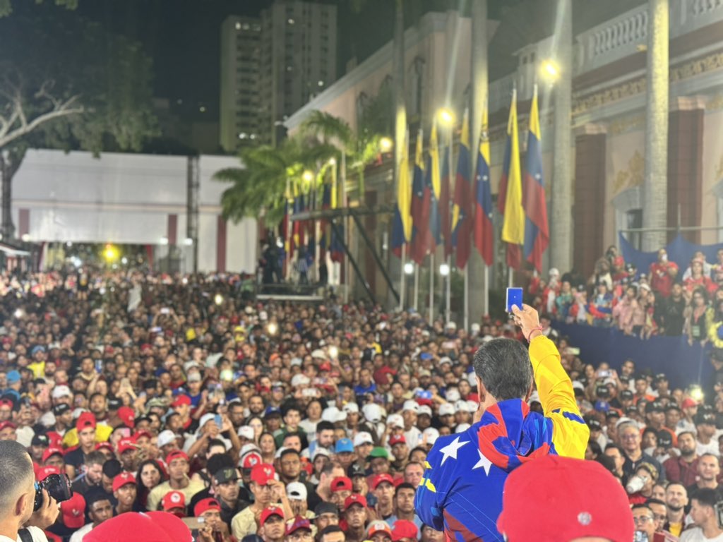 ComLegislativos's tweet photo. Ganó @NicolasMaduro 

#VotaPorLaPaz2024
#ComunicadoresLegislativo
#GanaNicolás https://t.co/1ytkkpcOQm