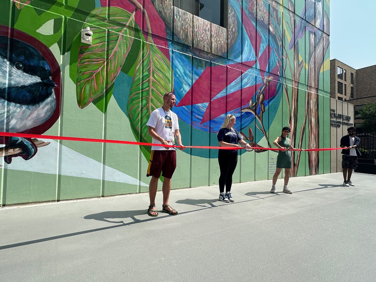 Hey, that's <a href="/JordanLeick/">Jordan Leick</a>. Congrats to <a href="/RivertonHousing/">Riverton Housing</a> and the Chateau for finishing this phase (hopefully more) of this mural in Dinkytown.