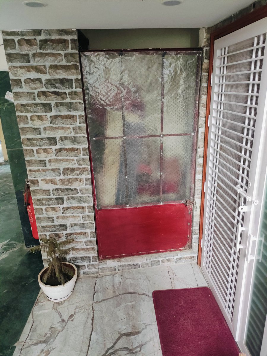 Jai04669366's tweet photo. ALERT! @DelFireService @LtGovDelhi, storage space for fire equipment in Narmada Saraswati Apartments D6 Vasant Kunj,misused by residents!Clear space, penalize non-compliance &amp; ensure accessibility! Irregular NOC renewal by @delhifireservices for @official_dda #FireSafety https://t.co/uQ9LFUC41D