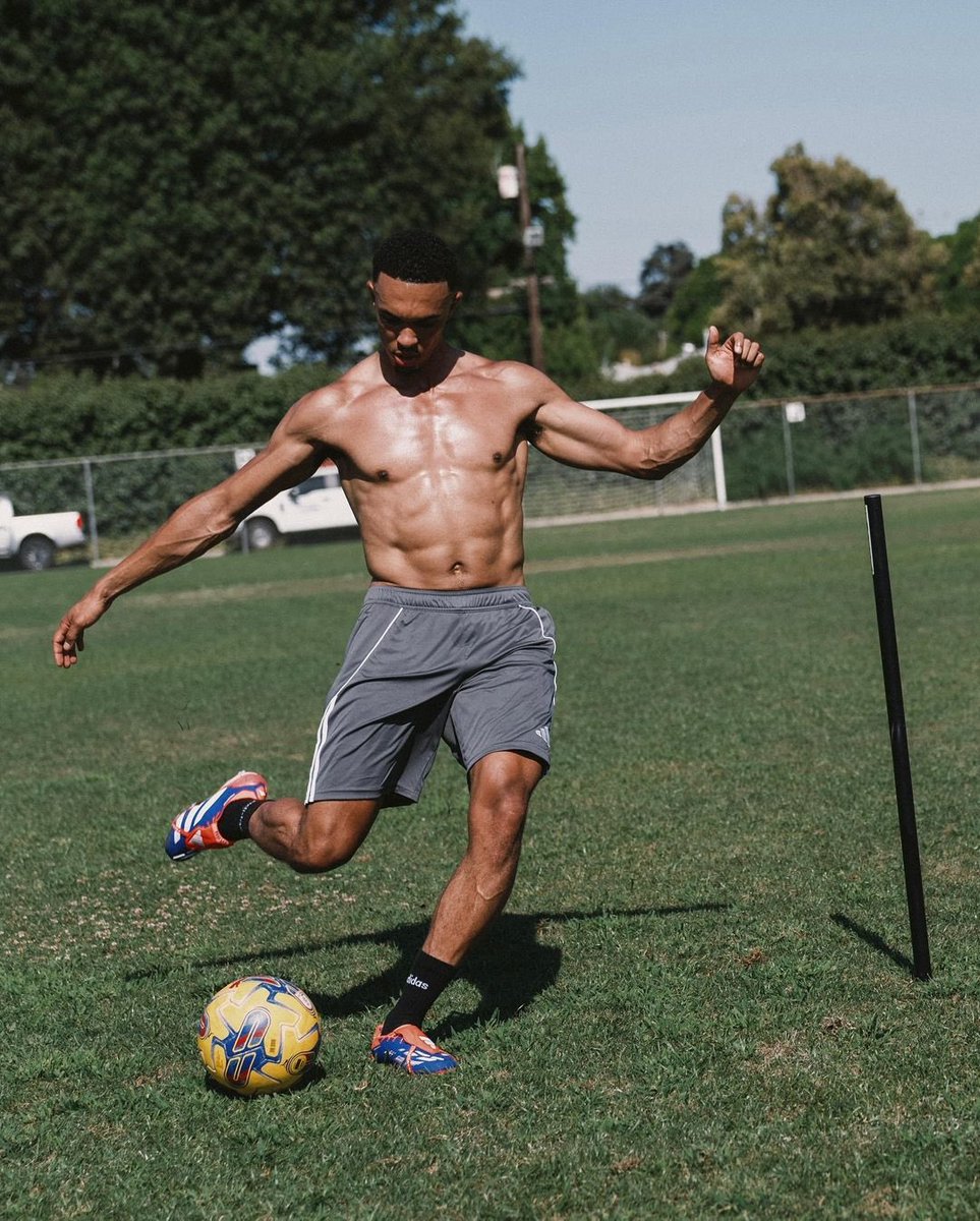 FitFamousMales's tweet photo. Trent Arnold-Alexander 😍🔥 https://t.co/h1UziGo4qo