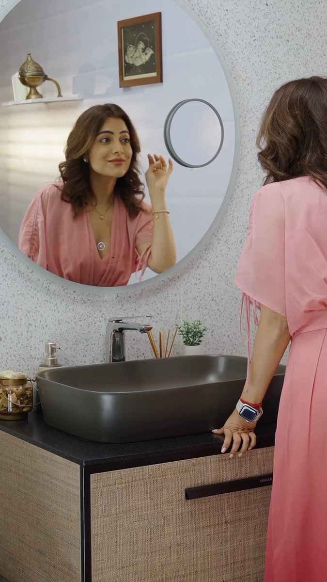 Nishu 😍 always unique in pink 🩷🥰
#MrsBeautiful <a href="/AggNisha/">Nisha Aggarwal</a> 💗 #NishaAggarwal recent reel screenshots 😊