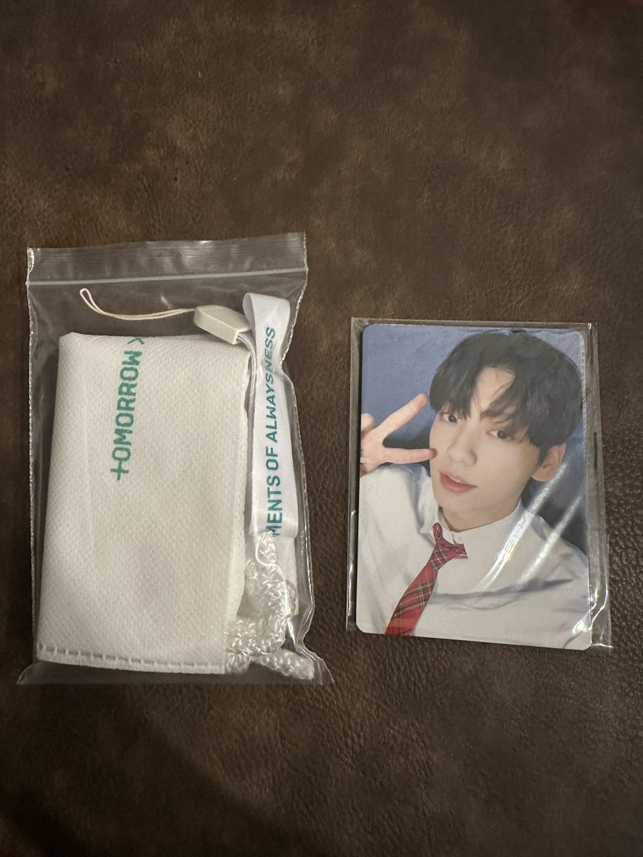 mocholma's tweet photo. WTS LFB
TXT Official Lightstick
Moabong

Used once in Act: Lovesick

Good condition
Full inclusion
No damages

PHP 1,200

Location: Pasay City https://t.co/Ty86PvM1e1