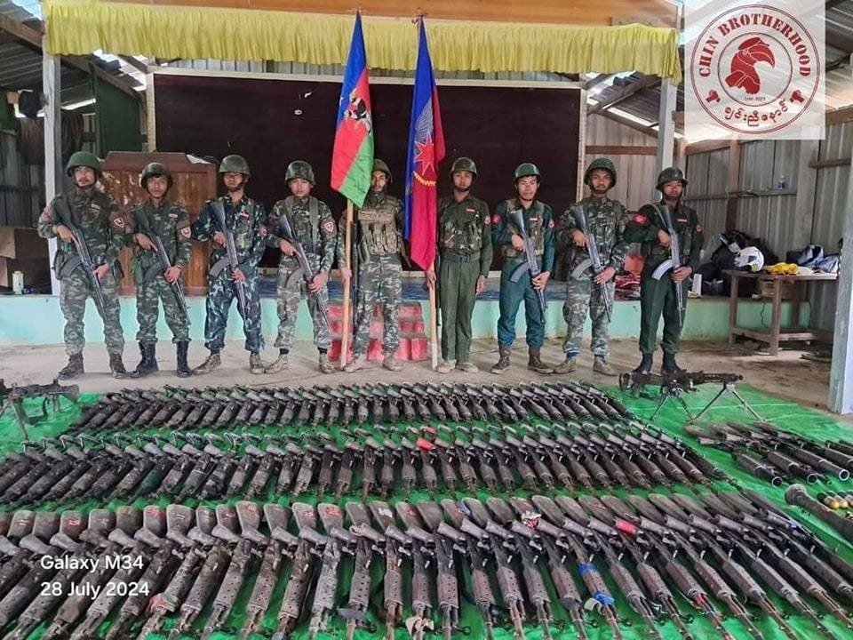 MizzimaNews's tweet photo. မတူပီတိုက်ပွဲမှ ထွက်ပြေးသွားသည့် စစ်ကောင်စီ ဗျူဟာမှူးနှင့် သုံ့ပန်း ၁၂၀ ကျော် ဖမ်းဆီးရမိ‌ဟု CDF- Matupi ပြော
#ချင်းပြည်နယ်
#မတူပီမြို့သိမ်းတိုက်ပွဲ
#ချင်းညီနောင်အဖွဲ့
#CDF-Matupi
#စစ်သုံ့ပန်း
Website Link >> https://t.co/aMAwjg9Pq7 https://t.co/xQF5eOeJVR