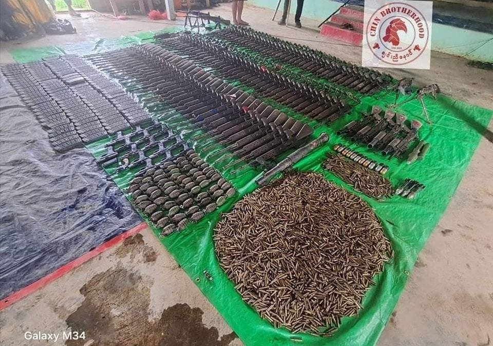 MizzimaNews's tweet photo. မတူပီတိုက်ပွဲမှ ထွက်ပြေးသွားသည့် စစ်ကောင်စီ ဗျူဟာမှူးနှင့် သုံ့ပန်း ၁၂၀ ကျော် ဖမ်းဆီးရမိ‌ဟု CDF- Matupi ပြော
#ချင်းပြည်နယ်
#မတူပီမြို့သိမ်းတိုက်ပွဲ
#ချင်းညီနောင်အဖွဲ့
#CDF-Matupi
#စစ်သုံ့ပန်း
Website Link >> https://t.co/aMAwjg9Pq7 https://t.co/xQF5eOeJVR