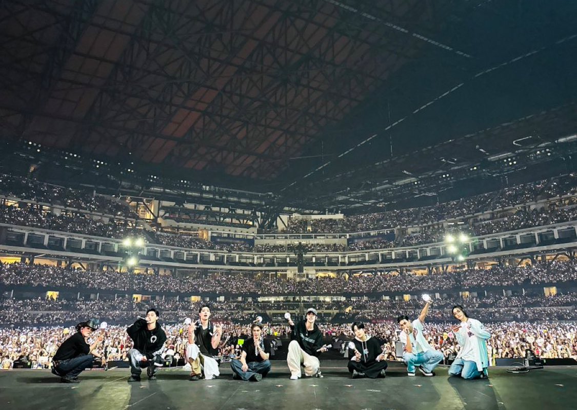 geonbaeee's tweet photo. thats a fuck ton of people https://t.co/xOftX8R0Qc