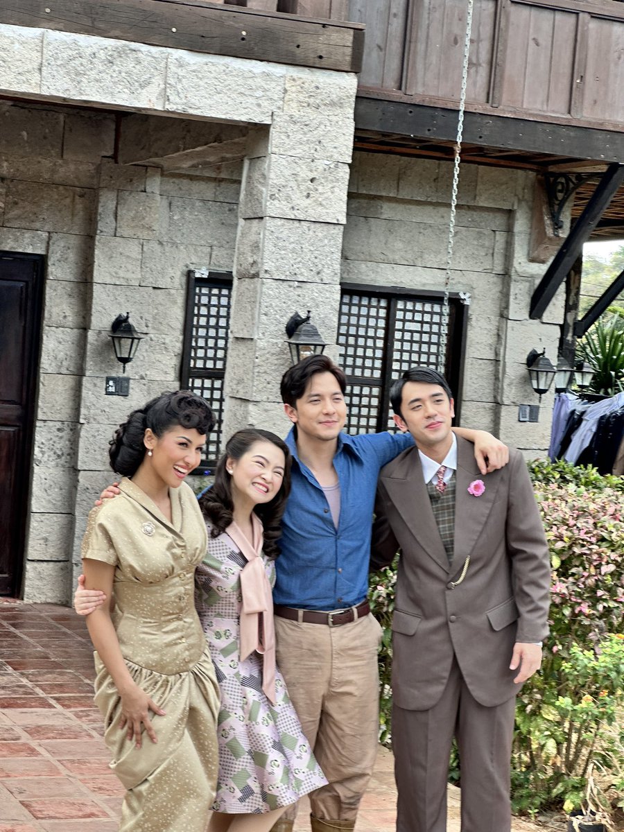 KapusoCrave's tweet photo. Happy Monday from our Fab 4! 🤩

Reminder to catch the World TV Premiere of GMA's newest historical drama - Pulang Araw - tonight at 8PM only on GMA Prime.

@aldenrichards02 @dealwithBARBIE
@sanya_lopez @davidlicauco 

OHT: #PulangArawWorldTVPremiere
#PulangAraw https://t.co/WBLSihf4T0
