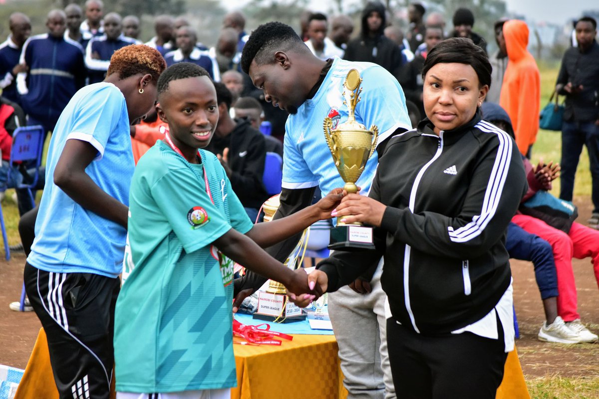 NairobiCFA's tweet photo. Women Winners Gifted Starlets FC being awarded by madam Lucy Kalondu, Police commissioner and Women caucus Kenya 🇰🇪 https://t.co/LCu1PcSBLb
