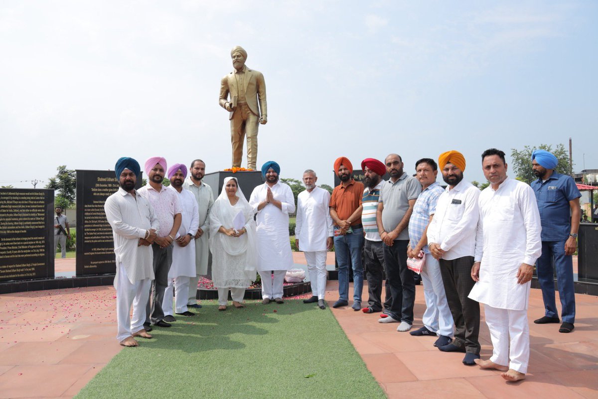 DaamanB's tweet photo. Honored to welcome the Minister of State for Railways & Food Processing Industry @RavneetBittu ji  to Sunam Udham Singh Wala. He paid tribute to Shaheed Udham Singh Ji ahead of his martyrdom day on July 31st at his memorial that was built in his memory and  inaugurated by us in the year 2021. Met with social organizations, heard their demands, and discussed ways to honor his legacy. 🙏 #ShaheedUdhamSingh
 #Legacy
 #Sunam