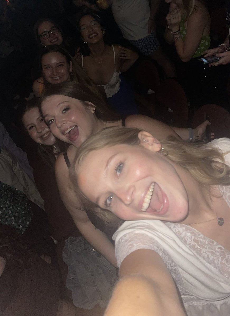 harianascinema's tweet photo. turns out all I needed was to be back with my girls at a show together https://t.co/tDt6g6g7dC