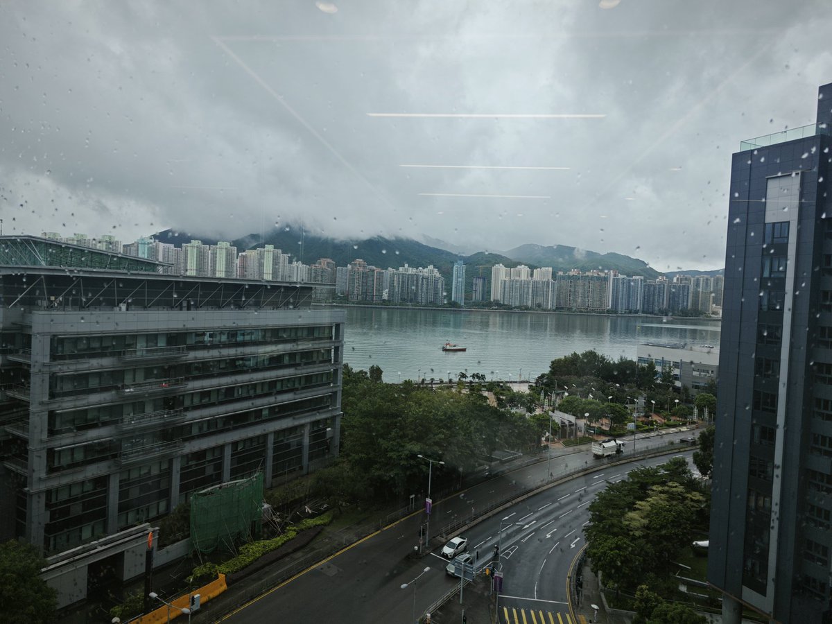 yanlin_wang's tweet photo. Visiting Huawei Hong Kong Research Center, great view! Thank Baber and Yan for the invitation https://t.co/8dDPt1YGBn