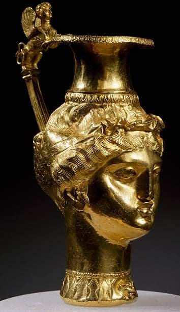 Dr_TheHistories's tweet photo. Thracian Gold Rhyton-pitcher in the shape of a female head whose hair is covered by a veil of stars and a handle in the shape of a sphinx, from the Treasures of Panagyurishte (4th Century BC), Plovdiv Region, Bulgaria.

Archaeological Museum, Plovdiv

#drthehistories https://t.co/G3pRKqUZA5
