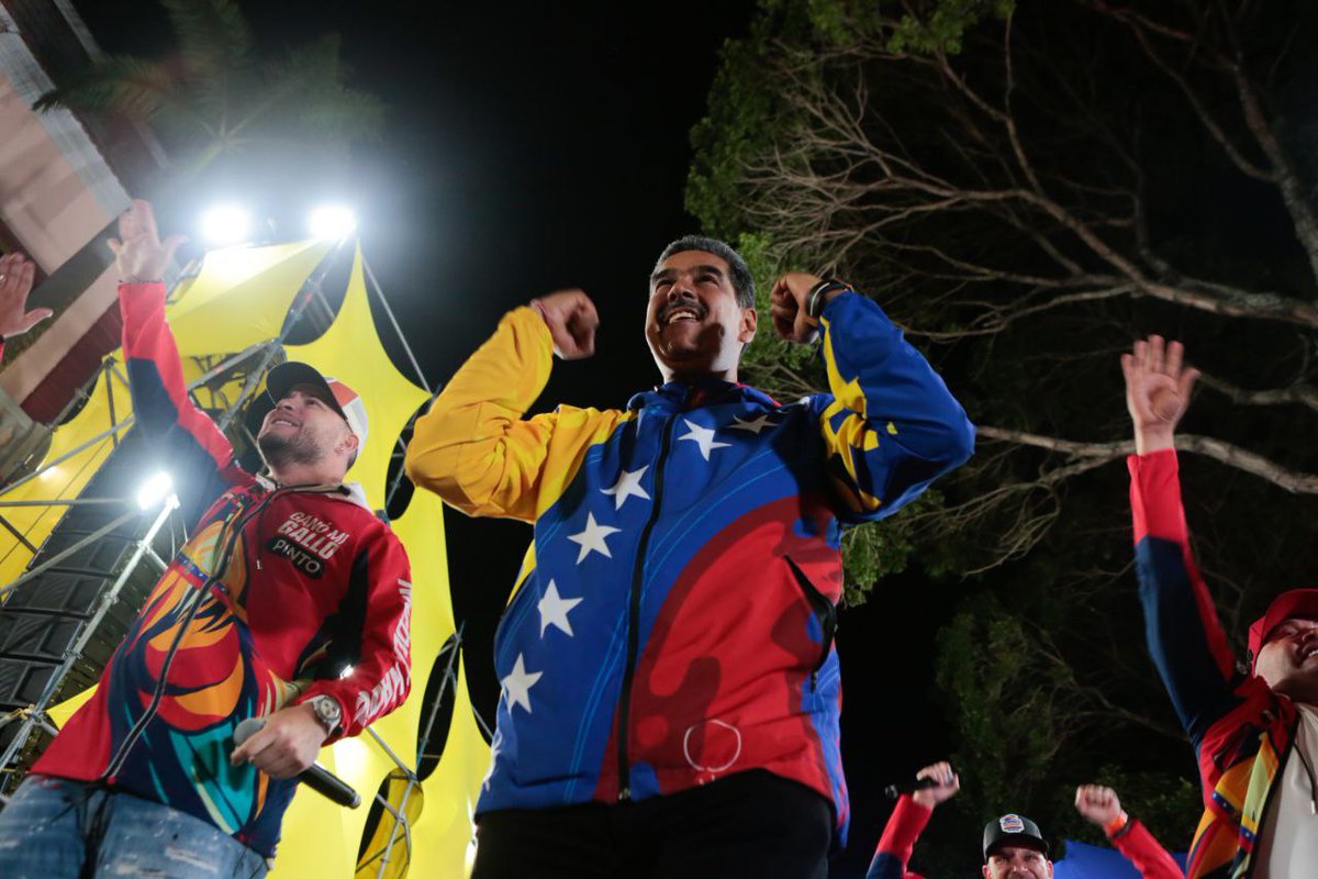 ViceVenezuela's tweet photo. #EnFotos || Desde el Palacio de Miraflores, el presidente de la República, @NicolasMaduro, destacó la participación del pueblo venezolano en los comicios presidenciales de este #28Jul, y llamó a respetar la Constitución, a los Poderes Públicos y a la vida soberana de Venezuela. https://t.co/lvA9oOhBiu