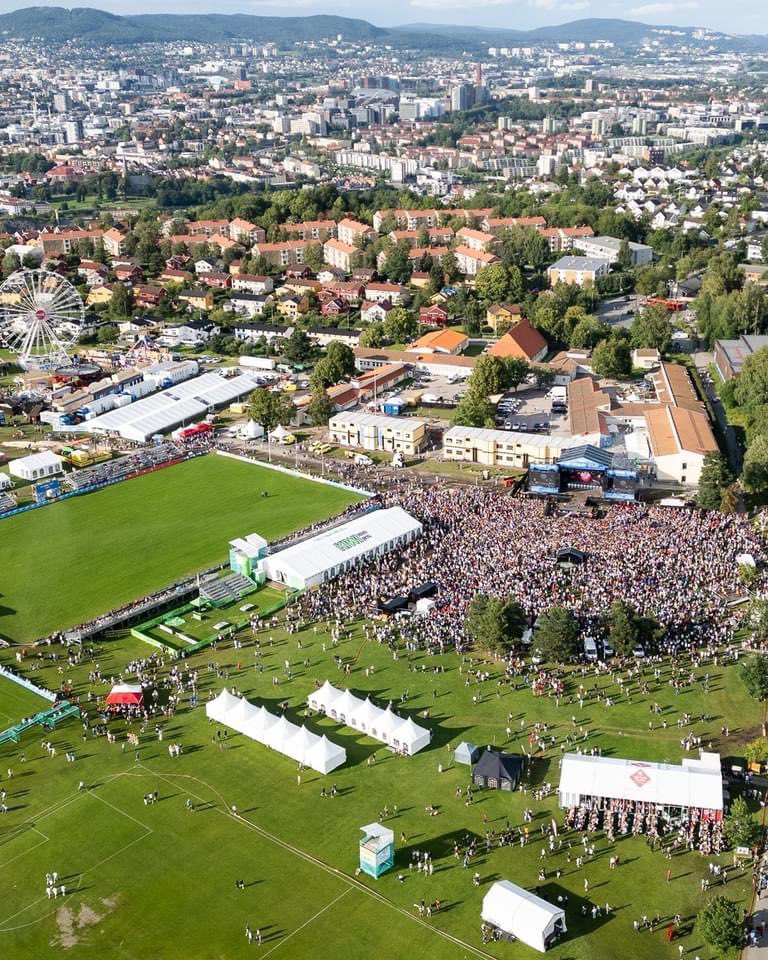 mrehantahir's tweet image. Happy to see 35,000 kids from around the world at the Norway Cup 2024 opening! Let&apos;s commit to ensuring a bright future for our children. 🇵🇰🇳🇴
Street Child Team Pakistan @Maidaanpk01 
📸 Megapiksel ⚽️ #NorwayCup2024 #HopeForFuture @NorwayinPak @NorwayMFA