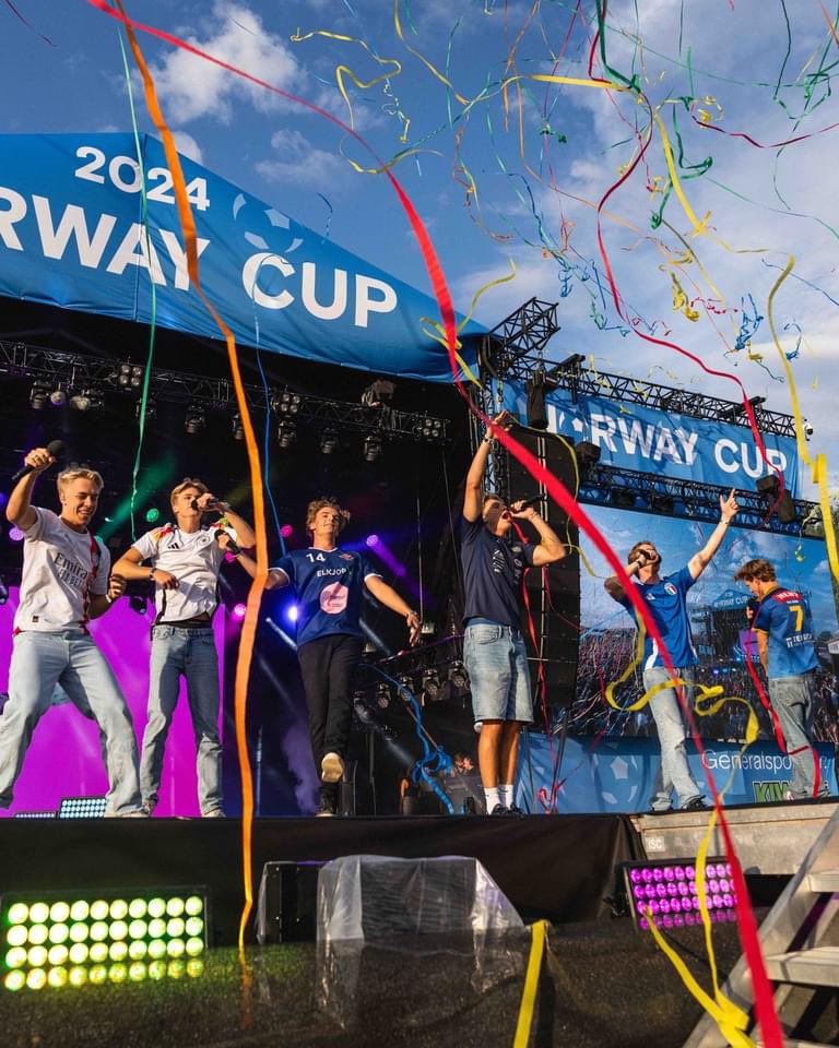 mrehantahir's tweet image. Happy to see 35,000 kids from around the world at the Norway Cup 2024 opening! Let&apos;s commit to ensuring a bright future for our children. 🇵🇰🇳🇴
Street Child Team Pakistan @Maidaanpk01 
📸 Megapiksel ⚽️ #NorwayCup2024 #HopeForFuture @NorwayinPak @NorwayMFA