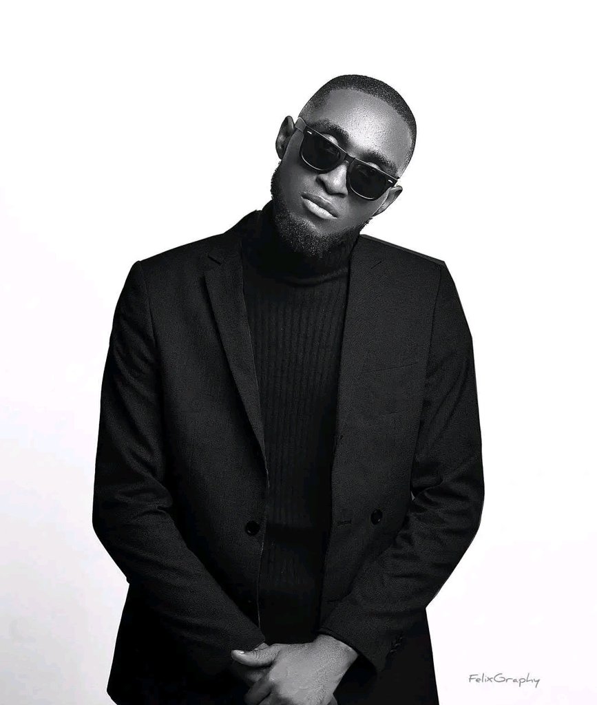 Calabarplug1's tweet photo. Nigerian foremost  Dics Jockey @_Djolodo.  He is known for his exceptional skill when handling the turntable. He plays for all kinds of events; music festivals, weddings and parties.
#CalabarPlug https://t.co/199rIaFAgL