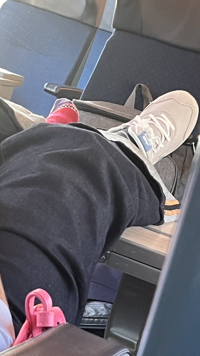 Welcome in France, don’t you know « le french savoir vivre » ?

<a href="/train_nomad/">SNCF NOMAD TRAIN</a> <a href="/SNCFVoyageurs/">SNCF Voyageurs</a>