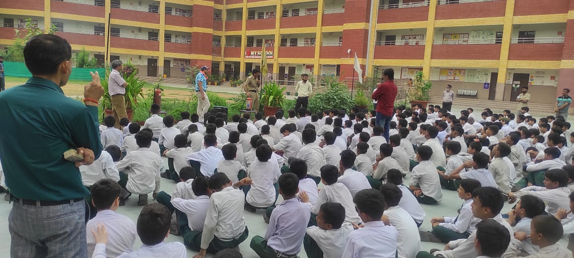 As per direction of Hon'ble DM South, a training programme was successfully conducted by PC Md Usman,DDMA South on Disaster Management (including practical demonstration) to School students &amp; teachers at GBSS School,Hauz rani on 26-7-2024,approx 700 students attended training pgm