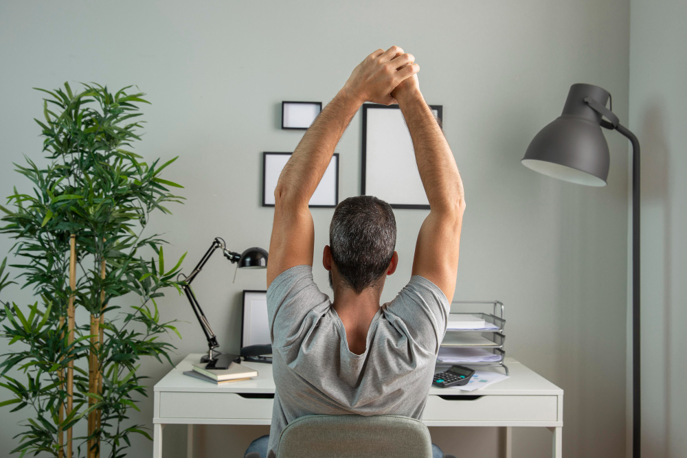 deenklibrary's tweet photo. 37% of our back pain is caused by sitting at work. The importance of exercise cannot be overstated. A study published in Stadium - Hungarian Journal of Sport Sciences. Read it on #DEjournals👉https://t.co/jt1vH0Wxh3
#OpenAccess 

image by freepik https://t.co/6mgJ2hBBwV