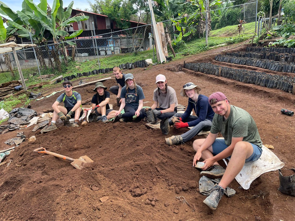 JohnPortSpencer's tweet photo. Costa Rica: #TeamDanta were back on top form today with project work. Teams rotated between bagging soil for seedlings and digging terraces. Weather was hot and humid with less rain so some went to play volleyball. Tomorrow we leave for the beach camp and sleep in hammocks. https://t.co/G6xQggBDFt