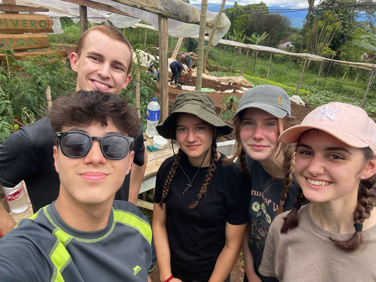 JohnPortSpencer's tweet photo. Costa Rica: #TeamDanta were back on top form today with project work. Teams rotated between bagging soil for seedlings and digging terraces. Weather was hot and humid with less rain so some went to play volleyball. Tomorrow we leave for the beach camp and sleep in hammocks. https://t.co/G6xQggBDFt