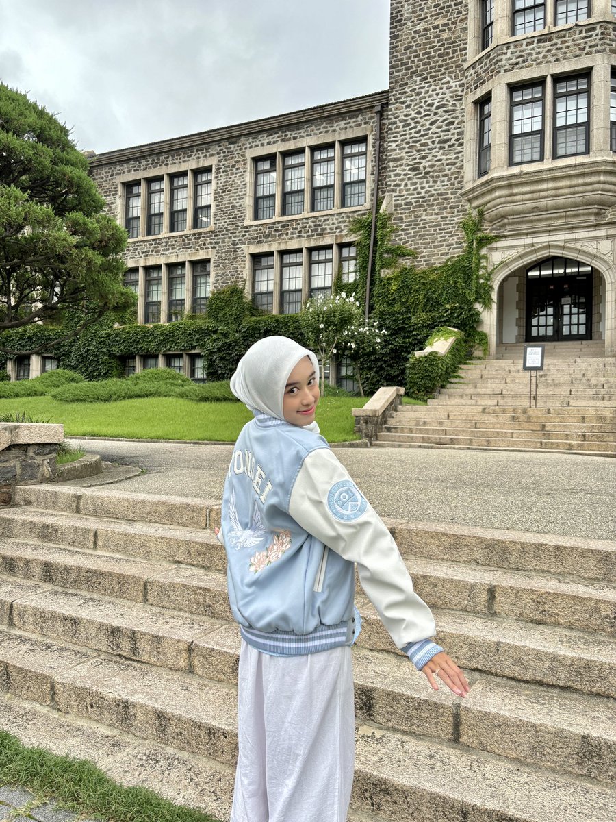 reibinabin's tweet photo. 예쁜 yonsei 🏫🌱💌 https://t.co/Y5KKJJgchv