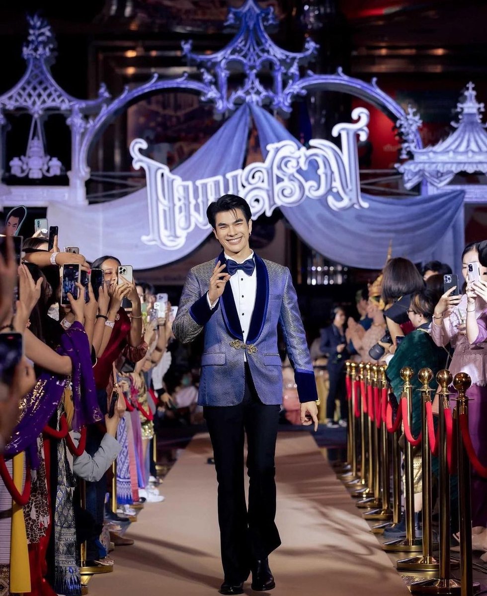 พูดจริงๆหม่าม้าชวงสวยมาก นี่มีนางงามประกบคุณแม่ยังสวยไม่ดรอปเลย แน่ล่ะไม่งั้น มาย ภาคภูมิ จะหล่องี้เหรอออ