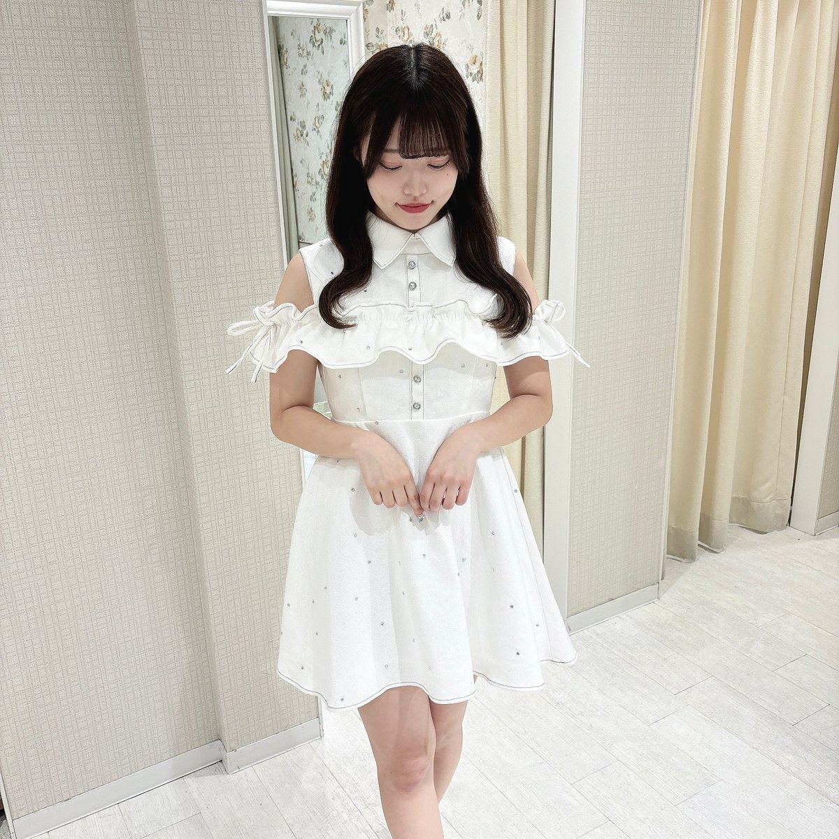 evelyn ビジューオフショルOP デニム ワンピース 白 ビジューオフショルOP evelyn ワンピース evelyn ビジューオフショルOP