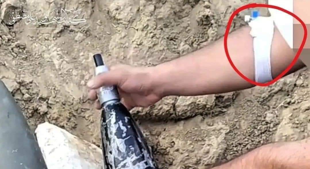 a1mosa's tweet image. أربط الجرح وقاوم
وإمسح الدمع الحزين

لن ينال الحُزن منّا
لن نٌساوم لن نلين

هنا #غزه_العزة