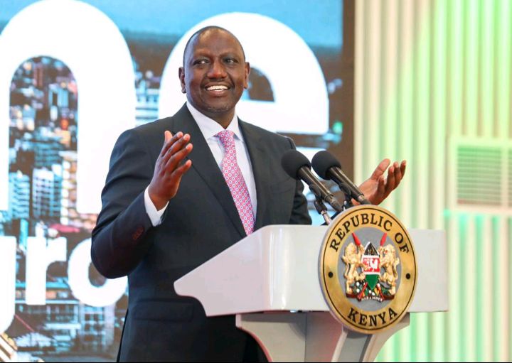 "Ndina uhoti wa kuhoria internet na Tv riria bururi wi thiina-ini no ndineka uguo tondu ndi mwitikia woma wa watho na wiyathi wa nyumba cia mohoro" - President William Ruto
#kihooto