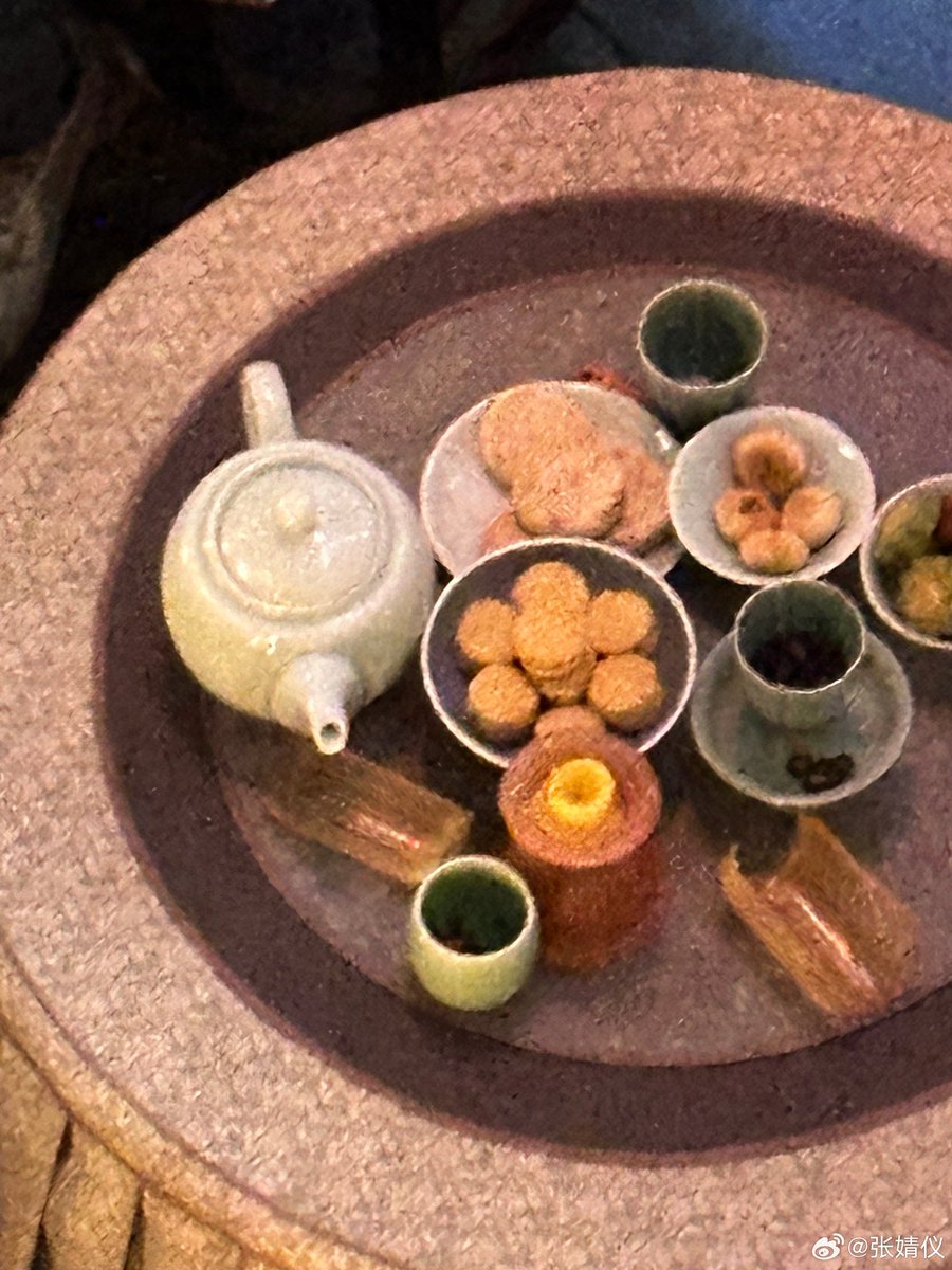 Monday seems to be moving at a leisurely pace, as we are still in vacation mode. I will not pay attention to any work disturbances until I have dedicated enough time to my baby. Anyway, Elgre looks so peaceful with his sleepy eyes (nice work, Val—tucking him to bed last night).