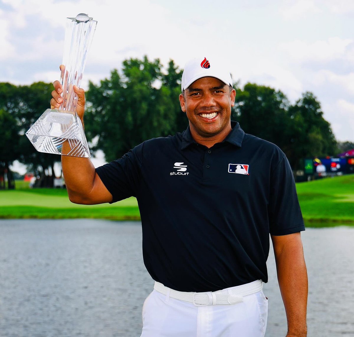 IMPACTpointGOLF's tweet photo. Congrats @JhonattanVegas to winning the @3MOpen 🍾🏆👏  and even sweeter sharing the moment with your family!

@GSEworldwide https://t.co/ptvhCB1QtU