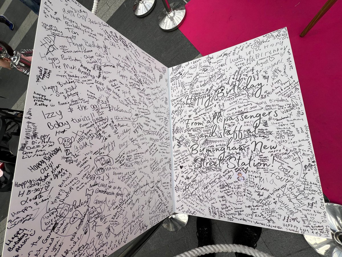 BrummieBull's tweet image. Good moo-rning Birmingham! What a weekend!
I loved celebrating my New Street anniversary with you all, thanks for coming down
There were some great photos taken, here are some of my favs! And that card - wow!
As @OzzyOsbourne says - #BirminghamForever
@MrsSOsbourne