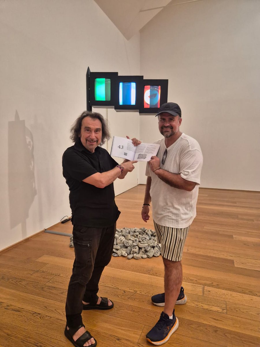 3ViTre's tweet photo. Vociferazioni, l’orgasmo della voce, schemi d’esecuzione 1978-2019. https://t.co/GPllRexWT4
(Con Frederico Fernandes curatore del volume sotto La Bandiera, MamBo, Bologna) https://t.co/BQtVtC0lrm