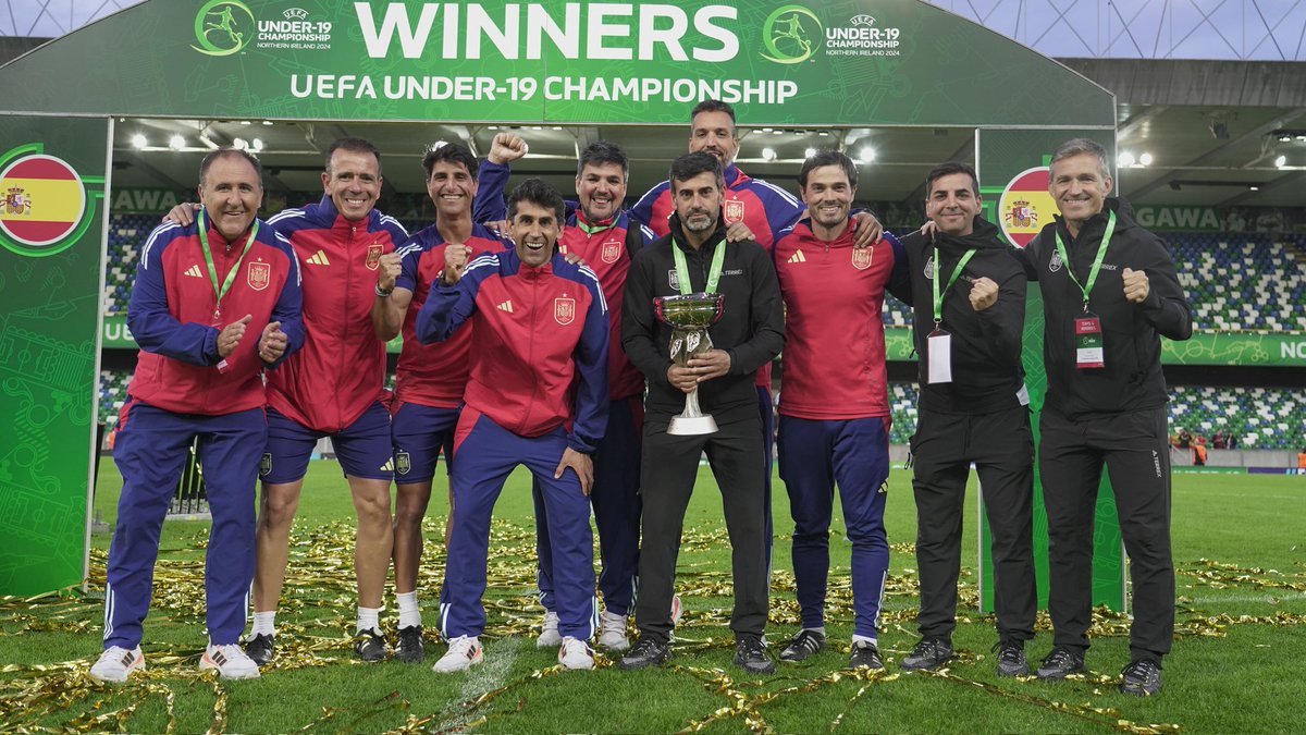 Campeones de Europa Sub-19! Tremendamente orgulloso de haber formado parte de este equipo y este grupo de trabajo. Gracias a todos los jugadores y compañeros del staff, por su implicación y dedicación, especialmente a <a href="/MarcosChenaSin/">Marcos Chena</a> que ha realizado un trabajo 🔝<a href="/SEFutbol/">Selección Española Masculina de Fútbol</a> 🇪🇦⚽️😍