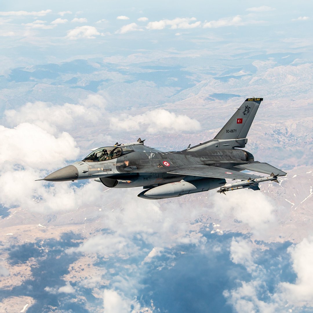 bpthaber's tweet photo. Mersin'de bir vatandaş, F-16'dan esinlenerek yaylada kullanmak için ev yaptı. https://t.co/QSvWklX1fL