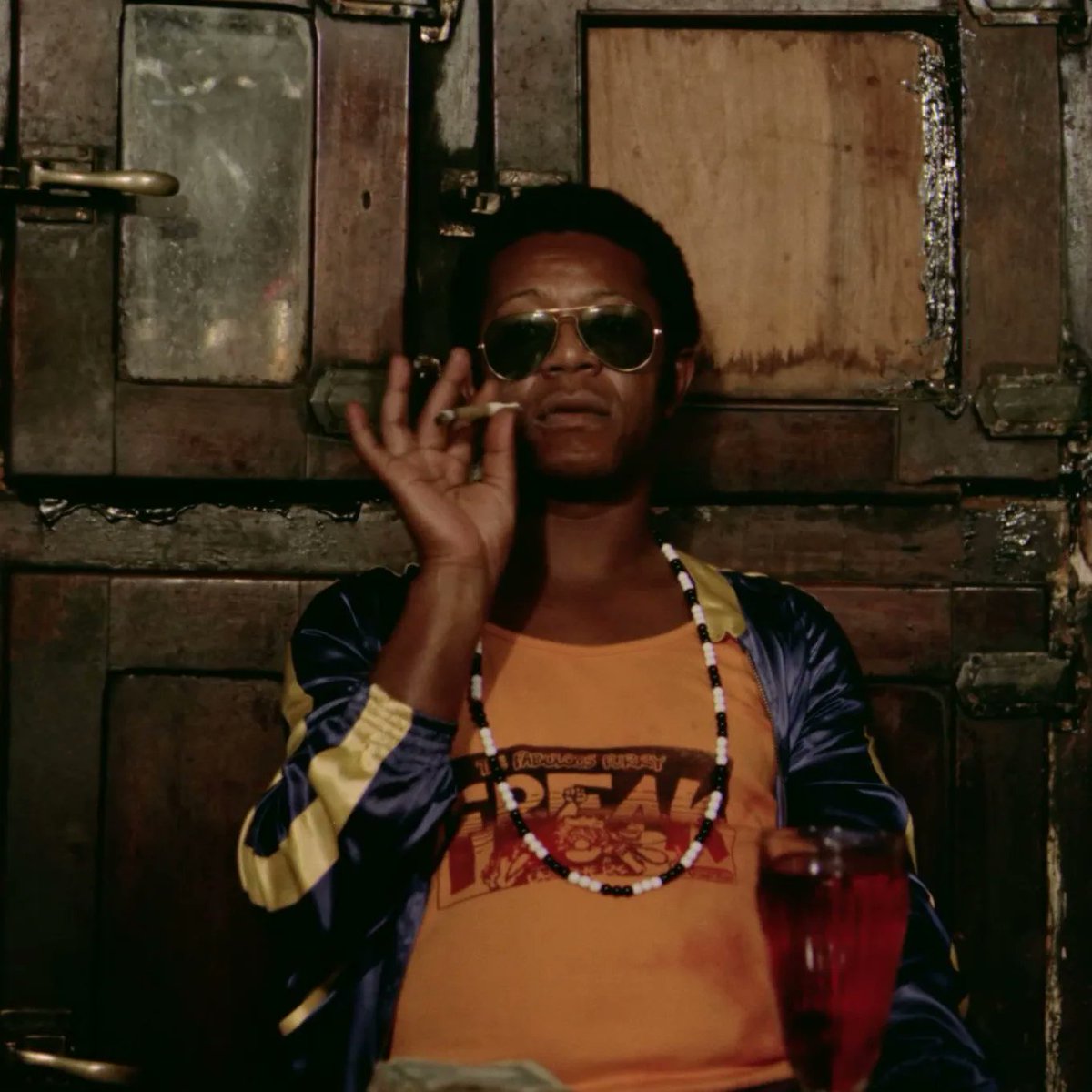 aqli_archivo's tweet photo. Como si John Water y Eloy de la Iglesia se hubieran conocido en las favelas brasileñas: así es «A rainha diaba», el criminal queer qué conoceremos mañana a las 18 en el Cine Doré 💋🔪

🎞️ Estreno en España de la versión en 4K que pasó por la Berlinale

🎟️https://t.co/efrDegi2Nn https://t.co/f85LNQRJaf