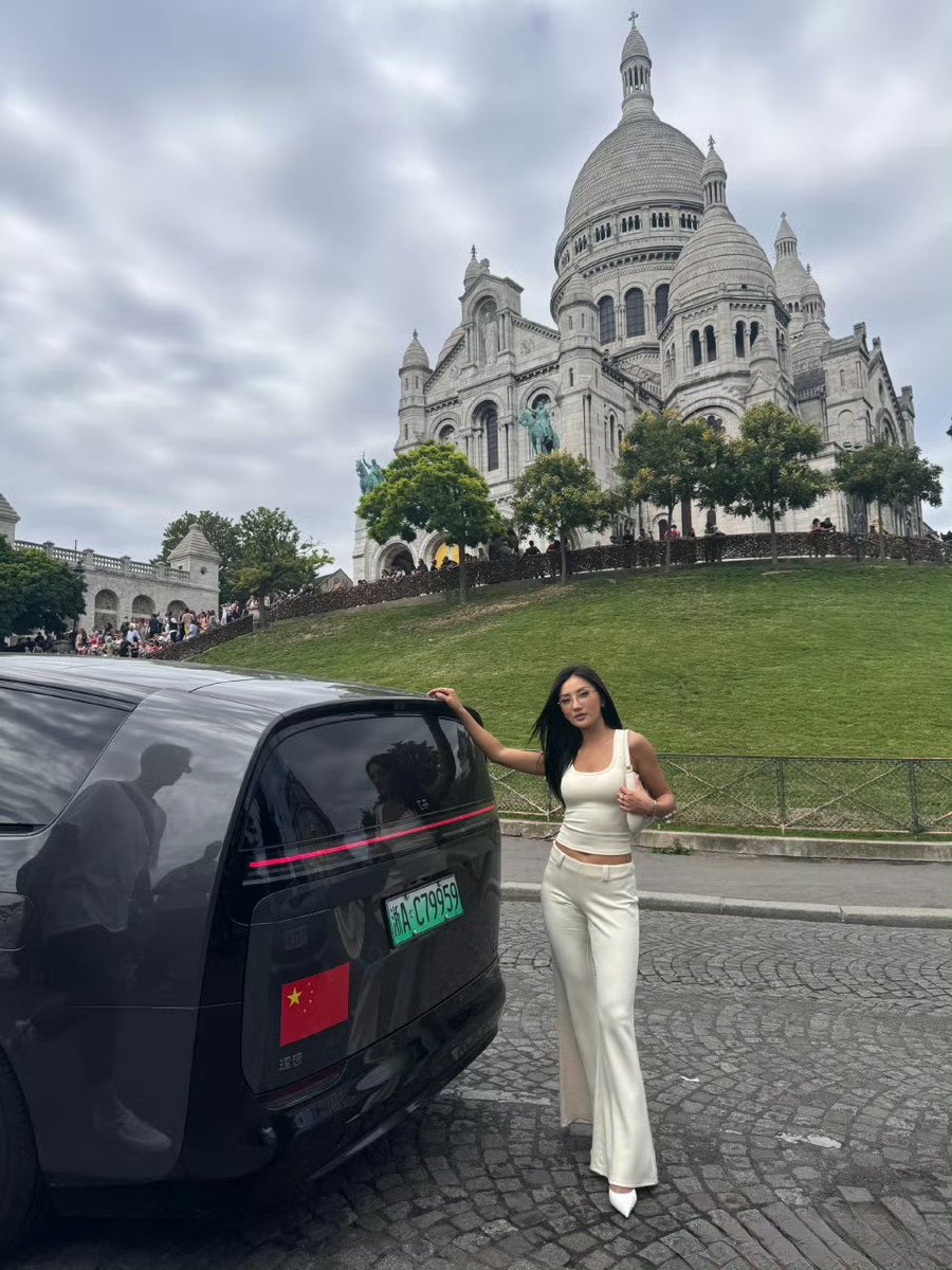 Li Auto Mega arrived in Paris
