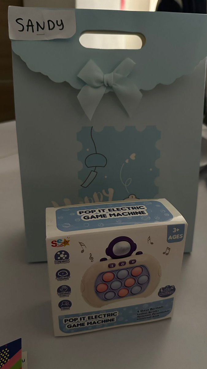 sandykupdates's tweet image. 240729 | Sandy's Bubble Update 💭

*sent a pict*
dikasi pop it Wkwwkw MAKASIHHHH

/lucu bgt giftnya😭😭😭 pas buat bokem ini 🙏🏻