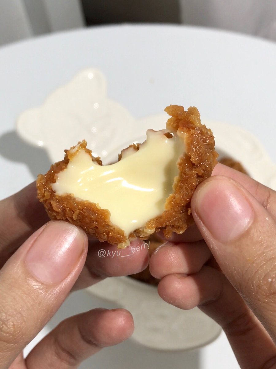 kyu__berry's tweet photo. resep cheesy bites cuman 4 bahan 🧀✨

semalem bikin cemilan ini buat nonton gose, enak banget luarnya makaroni boncabe dalemnya keju lumerrr #kyurecipes 👩🏻‍🍳 https://t.co/QQsojWzNGP