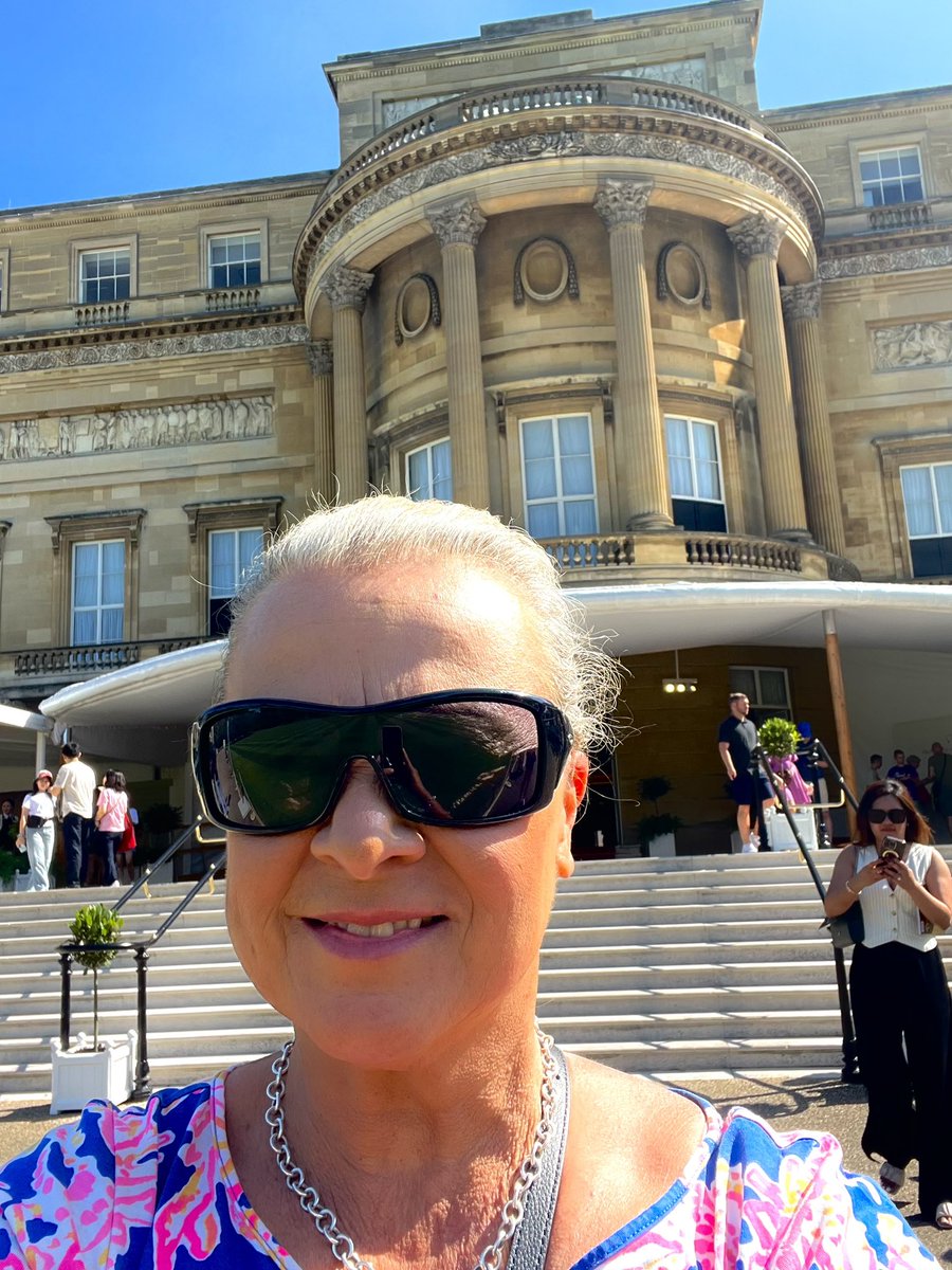 THultzapple's tweet image. Visited the home of The King and enjoyed the tour. I would highly recommend.