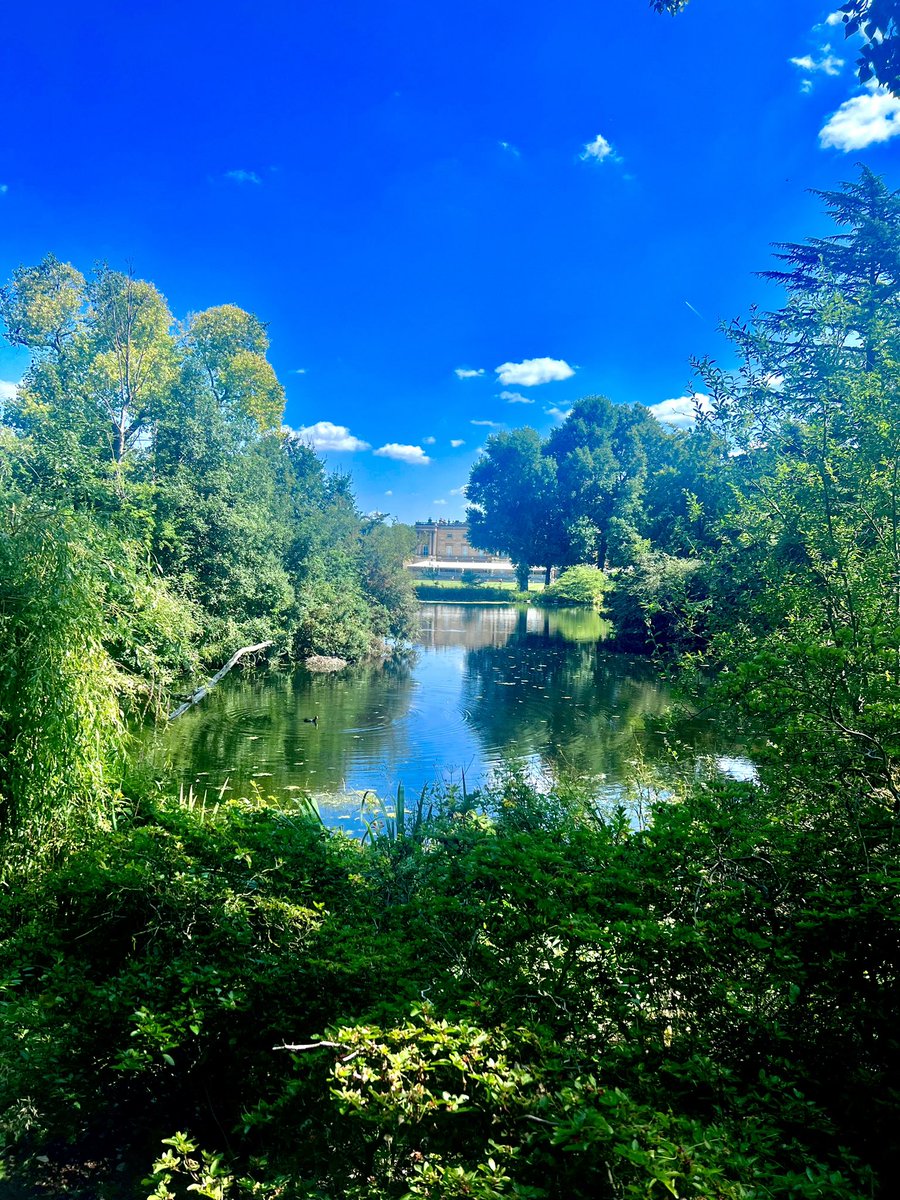 THultzapple's tweet image. Visited the home of The King and enjoyed the tour. I would highly recommend.