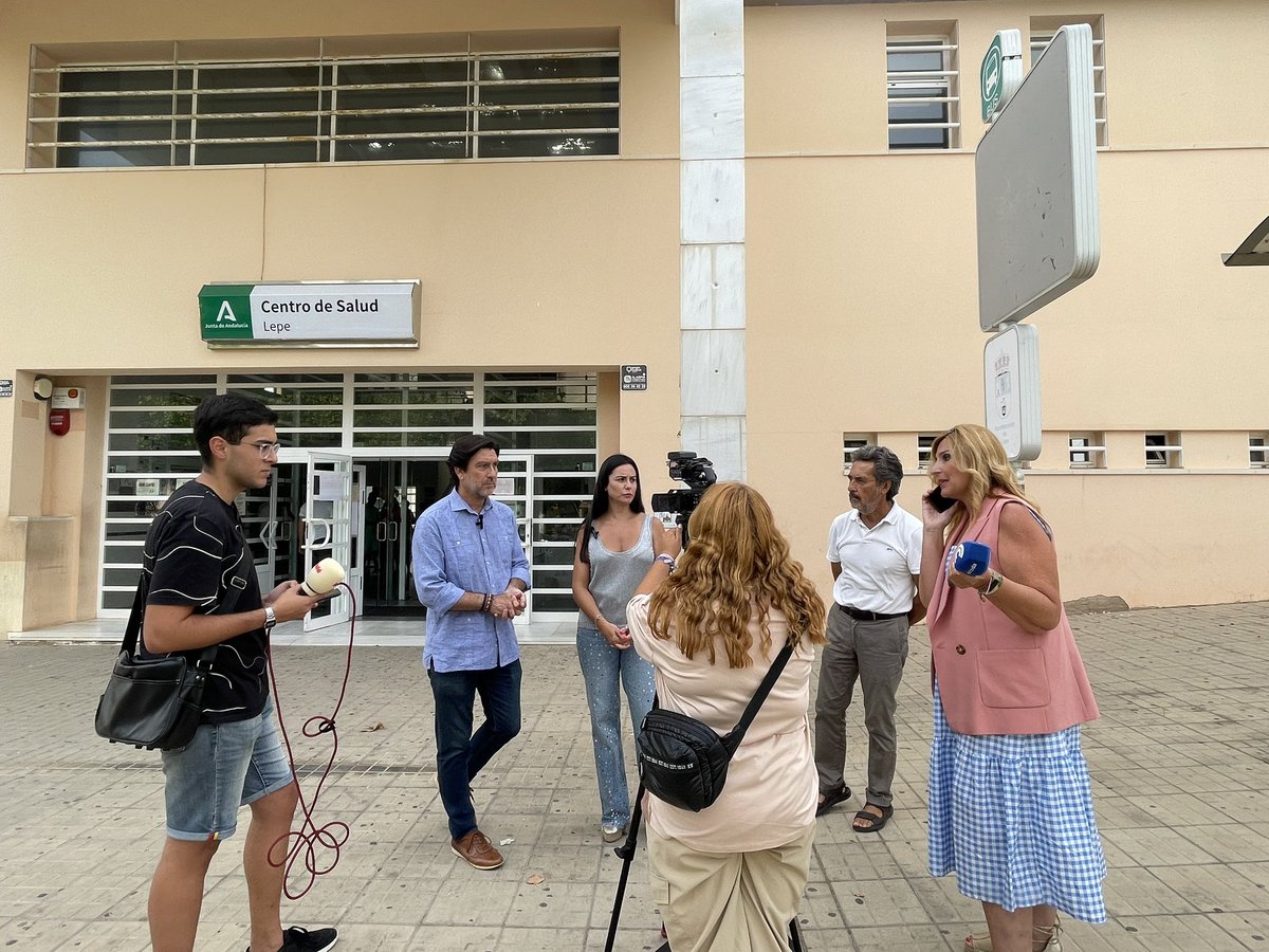 psoedehuelva's tweet photo. 🚨 DESMANTELAMIENTO DE LA SANIDAD PÚBLICA 

❌ La sanidad privada hace el agosto mientras la #sanidadpública está de vacaciones 

🗣️ @EnriqueGavio2 

#Lepe #Huelva https://t.co/SmDDsmbvrT