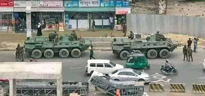 sayedrouf4's tweet photo. The surveillance all across DHAKA today...

Really strict. The other cities put up a good protests today.

#Bangladesh #StudentsUnderAttack #StepDownHasina
#SaveBangladeshiStudents https://t.co/HpAp5jGLJ3