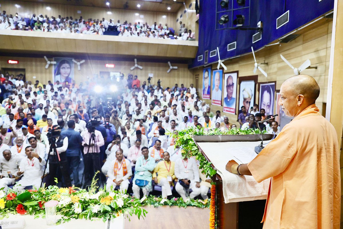 Yogi Adityanath (@myogiadityanath) on Twitter photo рдЖрдЬ рд▓рдЦрдирдК рдореЗрдВ рднрд╛рд░рддреАрдп рдЬрдирддрд╛ рдкрд╛рд░реНрдЯреА рдУрдмреАрд╕реА рдореЛрд░реНрдЪрд╛ рдХреА рдкреНрд░рджреЗрд╢ рдХрд╛рд░реНрдпрд╕рдорд┐рддрд┐ рдмреИрдардХ рдореЗрдВ рд╕рдореНрдорд┐рд▓рд┐рдд рд╣реБрдЖред
рдбрдмрд▓ рдЗрдВрдЬрди рдХреА рд╕рд░рдХрд╛рд░ рдУрдмреАрд╕реА рд╕рдорд╛рдЬ рдХреЗ рд╣рд┐рддреЛрдВ рдХреЗ рд╕рдВрд░рдХреНрд╖рдг рд╣реЗрддреБ рдкреВрд░реНрдг рдкреНрд░рддрд┐рдмрджреНрдз рд╣реИред рд╣рдо рд╣рд░ рд╣рд╛рд▓ рдореЗрдВ, рд╣рд░ рд╕реНрдерд┐рддрд┐ рдореЗрдВ рдЖрдкрдХреА рдЖрд╕реНрдерд╛, рдЖрдкрдХреА рдкрд░рдВрдкрд░рд╛, рдЖрдкрдХреЗ рд╡реНрдпрд╛рдкрд╛рд░ рдПрд╡рдВ рд░реЛрдЬрдЧрд╛рд░ рдХреЗ рд╕рд╛рде рдХрд┐рд╕реА рдХреЛ рднреА рдЦрд┐рд▓рд╡рд╛рдбрд╝ рдХрд░рдиреЗ рдХреА рдЫреВрдЯ рдЖрдЬ рд▓рдЦрдирдК рдореЗрдВ рднрд╛рд░рддреАрдп рдЬрдирддрд╛ рдкрд╛рд░реНрдЯреА рдУрдмреАрд╕реА рдореЛрд░реНрдЪрд╛ рдХреА рдкреНрд░рджреЗрд╢ рдХрд╛рд░реНрдпрд╕рдорд┐рддрд┐ рдмреИрдардХ рдореЗрдВ рд╕рдореНрдорд┐рд▓рд┐рдд рд╣реБрдЖред
рдбрдмрд▓ рдЗрдВрдЬрди рдХреА рд╕рд░рдХрд╛рд░ рдУрдмреАрд╕реА рд╕рдорд╛рдЬ рдХреЗ рд╣рд┐рддреЛрдВ рдХреЗ рд╕рдВрд░рдХреНрд╖рдг рд╣реЗрддреБ рдкреВрд░реНрдг рдкреНрд░рддрд┐рдмрджреНрдз рд╣реИред рд╣рдо рд╣рд░ рд╣рд╛рд▓ рдореЗрдВ, рд╣рд░ рд╕реНрдерд┐рддрд┐ рдореЗрдВ рдЖрдкрдХреА рдЖрд╕реНрдерд╛, рдЖрдкрдХреА рдкрд░рдВрдкрд░рд╛, рдЖрдкрдХреЗ рд╡реНрдпрд╛рдкрд╛рд░ рдПрд╡рдВ рд░реЛрдЬрдЧрд╛рд░ рдХреЗ рд╕рд╛рде рдХрд┐рд╕реА рдХреЛ рднреА рдЦрд┐рд▓рд╡рд╛рдбрд╝ рдХрд░рдиреЗ рдХреА рдЫреВрдЯ