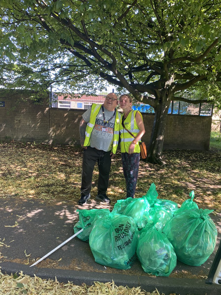 Big thanks to everyone who turned up today to support our community litter pick.

9 bags of rubbish 11  volunteers finished of with a lovely sandwich from Susie June’s in the sunshine ☀️ 

North Yorkshire Connected Spaces Red Rose Recovery