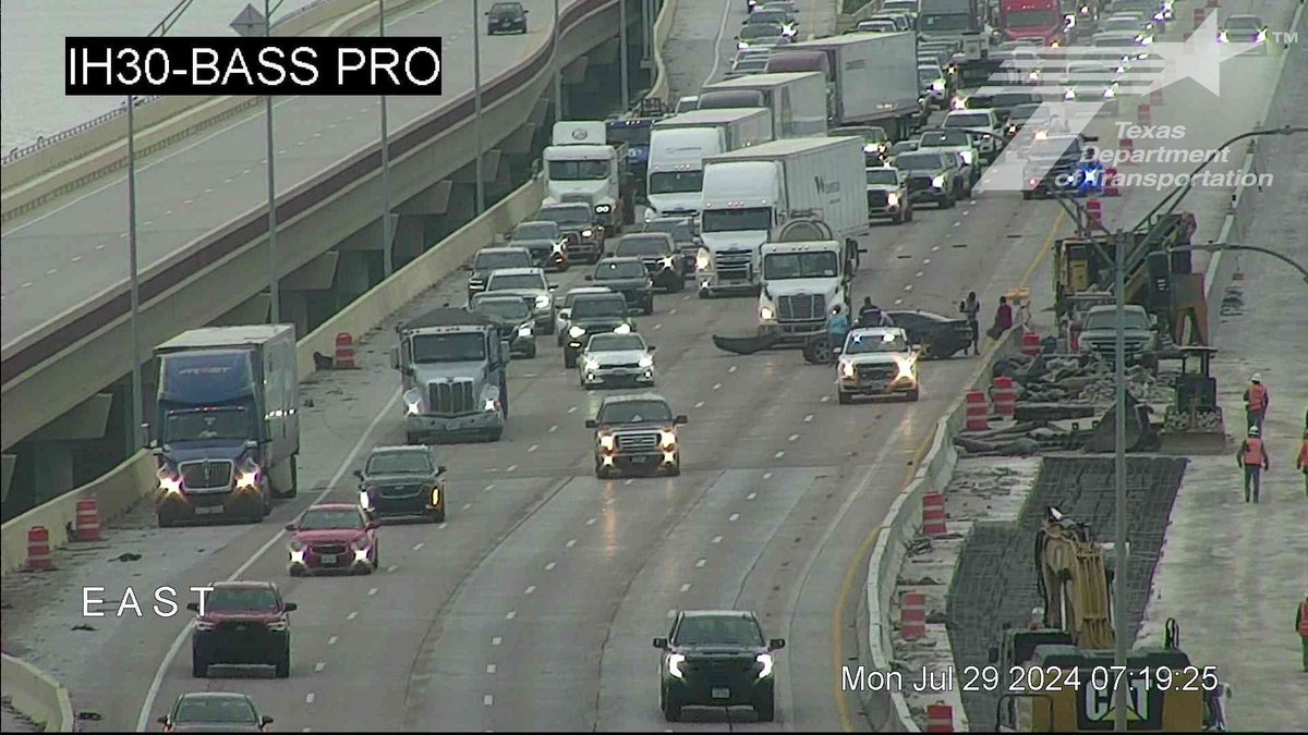 Code3TIMS's tweet image. Motor Vehicle Accident | WB I-30/W of Dalrock Rd (Rowlett) | Car vs Semi | Three Left Lanes and Right Shoulder Affected | Use Caution the Area | NTX Wrecker On Scene w/ @Rowlett_PD &amp;amp; @RowlettFire En Route.