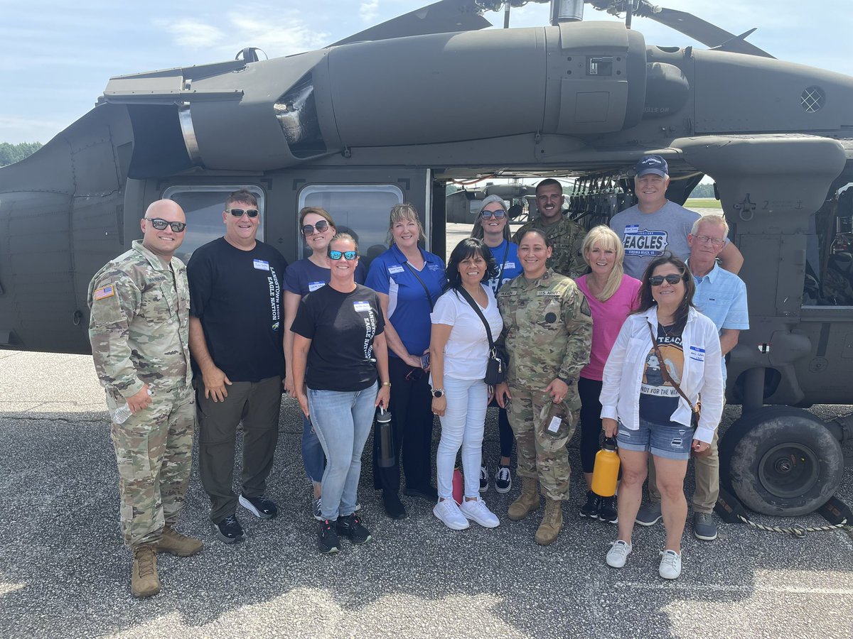senorajenmorris's tweet image. I am glad that so many @LandstownEagles were able to participate in this event. I am grateful that the 🦅 have a community partnership with with @VaNationalGuard. #EagleNation #EagleEngagement