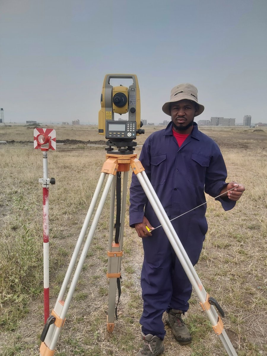 mutethia_karuma's tweet image. Spreading Graded Crushed Stone (GCS) subbase before compacting and watering. GCS layer helps spread the wheel load response, providing support for the asphalt surface and guarding the sub grades beneath. #Highwayengineering
#engineeringsurvey
#highwaygeometry