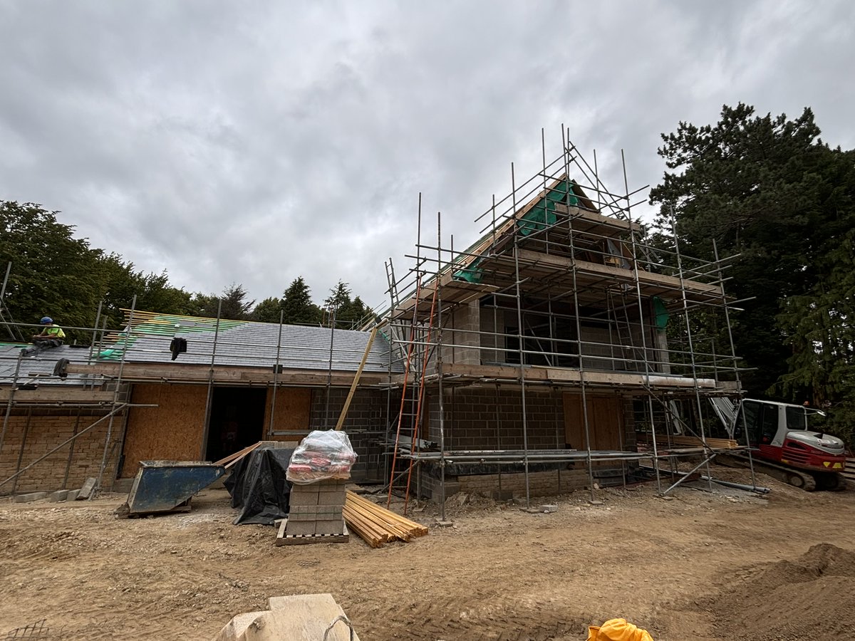 hallidayclark's tweet photo. Project Update | Fulwith Mill
Progress photos from our site visit last week; the roof is being assembled and the finishing touches to the brick work are coming along nicely. 
https://t.co/BZQXmpgHMZ 
#architecture #design #house #ilkleyarchitects https://t.co/3ICdbkXNPH