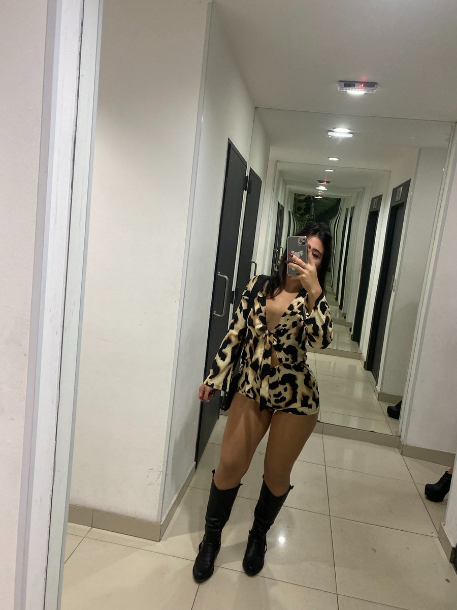 AthenaAlvrz69's tweet photo. say hi if u want a free pic 📸 https://t.co/7fXHIHmAYG